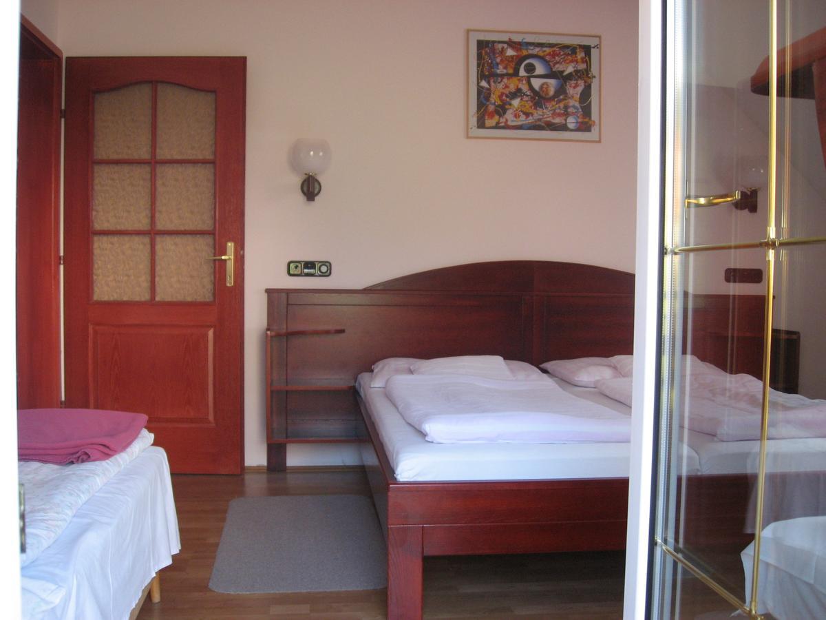 Pannon Vendégház Pannonhalma Habitación foto